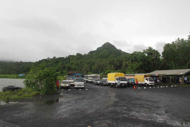 On fait la file en attendant de pouvoir embarquer sur le travers…