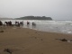 Quand on arrive, c'est assez tranquille sur la plage. 2-3 trous …