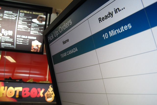 Team Canada aura sa pizza dans 10 minutes!