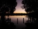 On quitte la plage à la tombée de la nuit. Le lac …