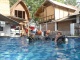 Cours en piscine avec Anne-Marie. Martin est comme un poisson da…