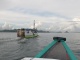 Bateaux de bois colorés. Partager une même embarcat…