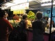 Partout, les kiosques de rue abondent. Il n'y a rien de plus fac…