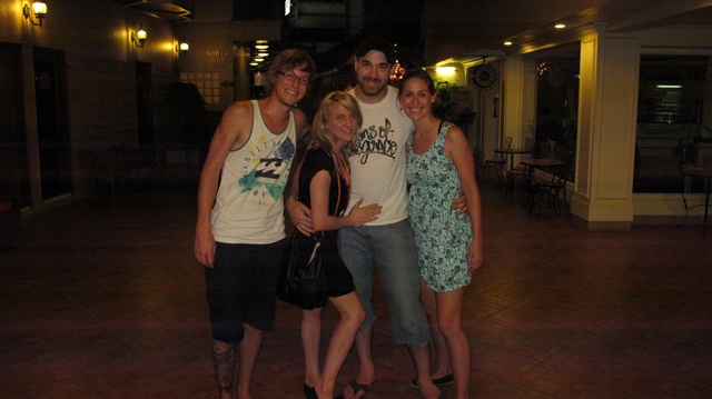 Avec Kathy et Alexis dans le hall de notre hôtel de Khao S…